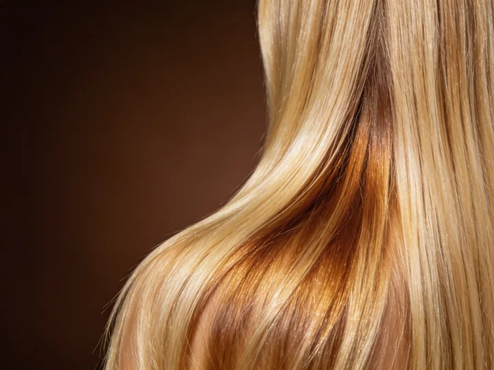 Cabelo loiro iluminado